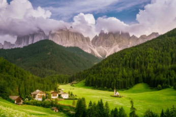 Картинка города -+здания +дома лес горы альпы церковь