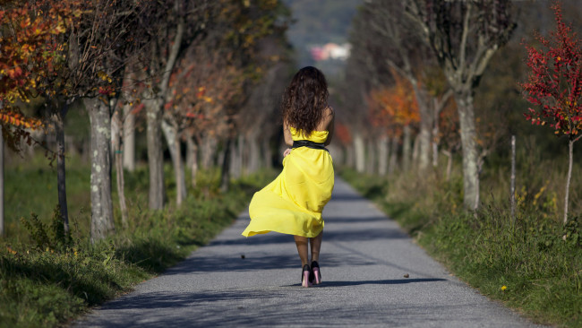 Обои картинки фото девушка - girl, девушки, - брюнетки,  шатенки, девушка, брюнетка, сексуальная, милая, модель, красивая, супер, сладкая, лапочка, симпатичная, классная, нежная, идеальная, няша, яркая, игривая, великолепная, обаятельная, жгучая, спокойная, удивительная