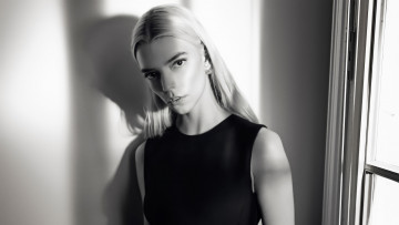 Картинка девушки anya+taylor+joy актриса черно-белая блондинка топ