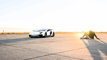 Картинка lamborghini+hurac& 225 автомобили lamborghini белый площадка человек