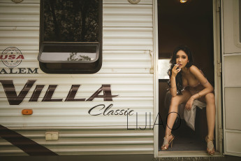 Картинка девушки -+азиатки девушка позирует li jiao