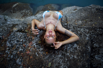 Картинка девушки -+брюнетки +шатенки девушка позирует максим густарев