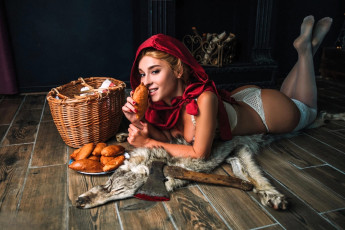 Картинка девушки анна+шаховская образ косплей белье топор камин пирожки плащ корзина шкура