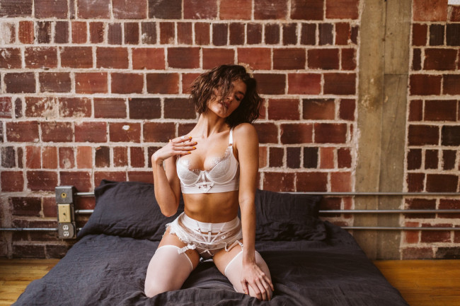 Обои картинки фото девушки, - брюнетки,  шатенки, девушка, позирует