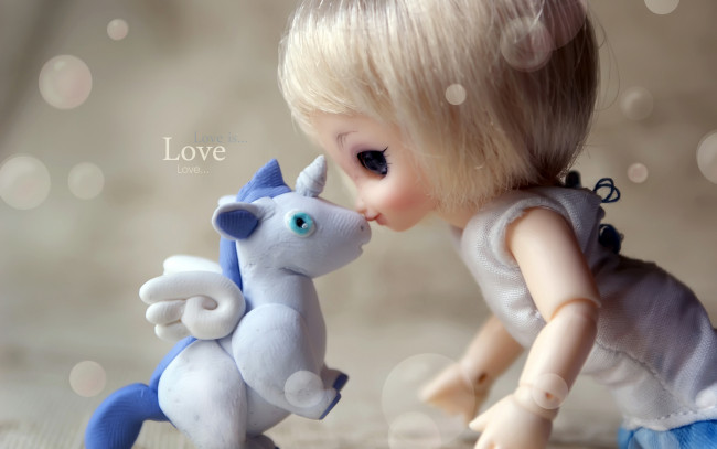Обои картинки фото разное, игрушки, нежность, единорог, кукла