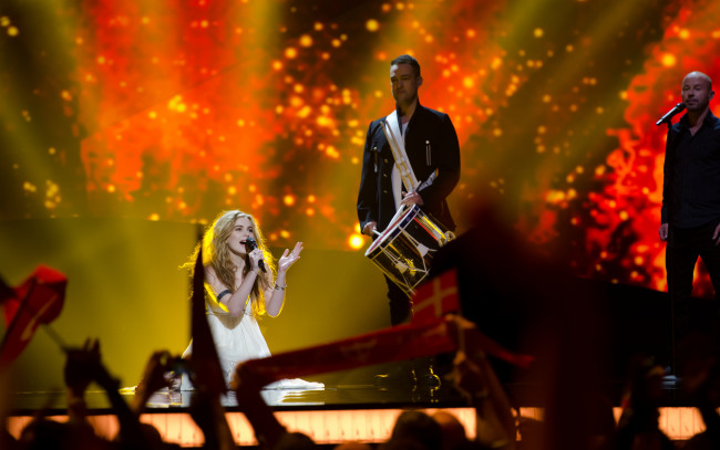 Обои картинки фото евровидение, музыка, певица, барабанщик