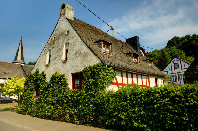 Обои картинки фото германия, люц, города, здания, дома, улица, зелень