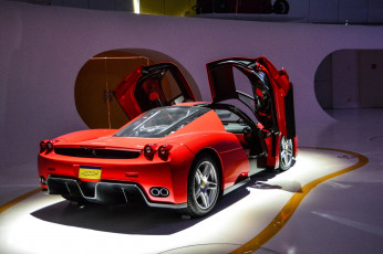 Картинка enzo+ferrari автомобили выставки+и+уличные+фото суперкар