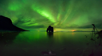 Картинка природа северное+сияние утёс море северное сияние