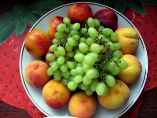 Картинка еда фрукты +ягоды виноград нектарины персики