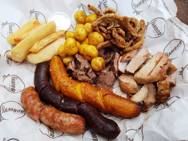 Обои картинки фото еда, колбасные изделия, мясо, гарнир