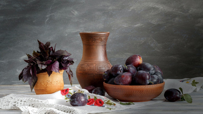 Обои картинки фото еда, натюрморт, базилик, сливы