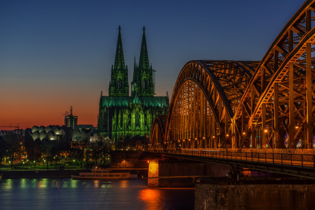 Обои картинки фото emerald city, города, - мосты, река, шпили, мост