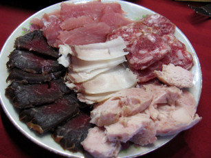 Картинка еда колбасные+изделия ассорти