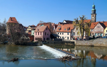 Картинка города -+здания +дома здания река