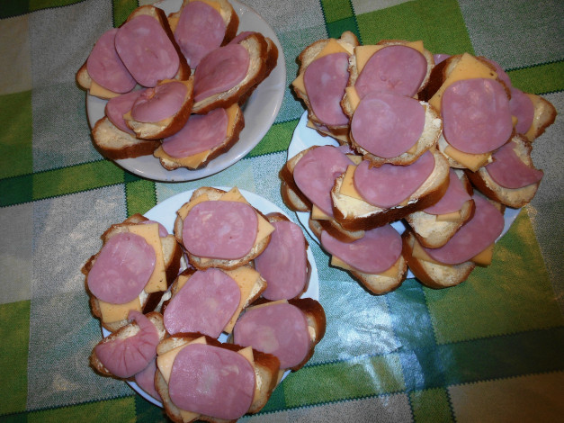 Обои картинки фото еда, бутерброды,  гамбургеры,  канапе, сыр, хлеб, колбаса