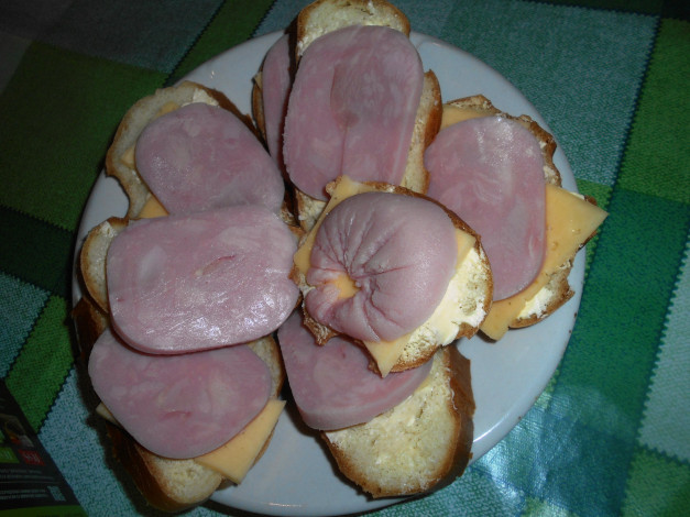 Обои картинки фото еда, бутерброды,  гамбургеры,  канапе, сыр, колбаса, хлеб