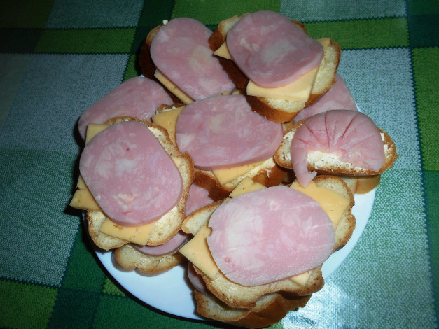 Обои картинки фото еда, бутерброды,  гамбургеры,  канапе, сыр, колбаса, хлеб