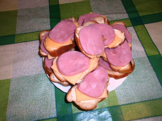 Обои картинки фото еда, бутерброды,  гамбургеры,  канапе, сыр, колбаса, хлеб