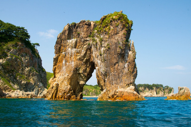 Обои картинки фото залив петра великого, природа, побережье, россия, скалы, петра, великого, залив, заповедник, приморье