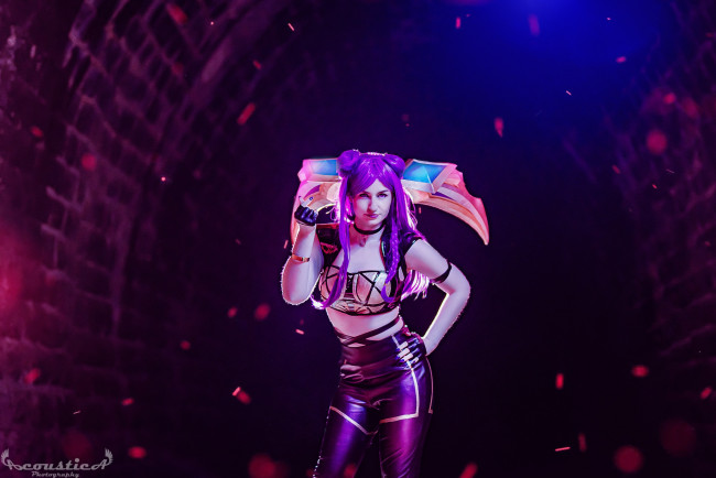 Обои картинки фото девушки, - креатив,  косплей, league, of, legends, тоннель, искры