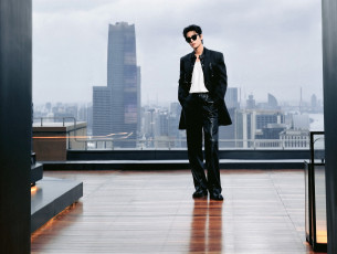 Картинка мужчины xiao+zhan костюм очки окно город