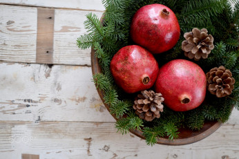 Картинка еда гранат шишки гранаты еловые ветки