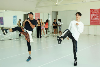 Картинка разное знаменитости ван ибо тренер тренировка девушки зал