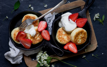 Картинка еда блины +оладьи сметана оладьи клубника