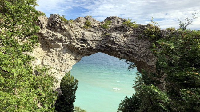 Обои картинки фото arch rock, mackinac island, michigan, природа, горы, arch, rock, mackinac, island