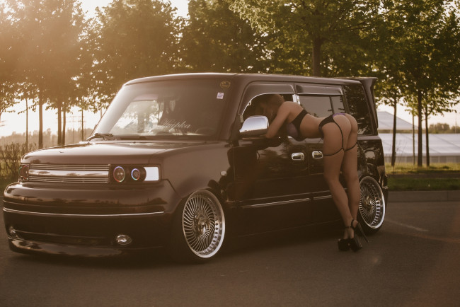 Обои картинки фото девушка - girl, автомобили, -авто с девушками, девушка, женщина, шатенка, темноволосая, сексуальная, модель, звезда, позирует, разная, обувь, верхняя, стильная, одежда, нижнее, эротическое, бельё, трусы, лифчик, колготки, чулки, аксессуары, макияж, и, множество, элементов, на, фотографии