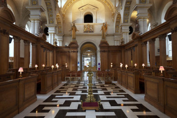 Картинка церковь святой невесты лондон интерьер убранство роспись храма статуи колонны