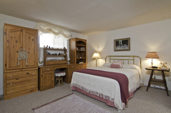 Картинка интерьер спальня шкаф кровать