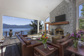 Картинка интерьер веранды +террасы +балконы диваны камин