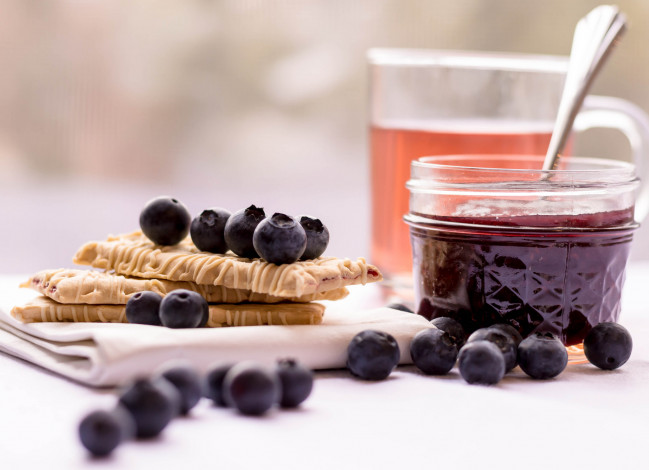 Обои картинки фото еда, мёд,  варенье,  повидло,  джем, черника, вкусно, ложка, ягода, джем