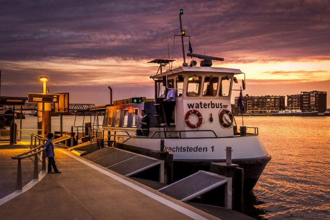 Обои картинки фото корабли, баркасы ,  буксиры, причал