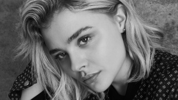 Картинка девушки chloe+grace+moretz лицо актриса черно-белая рубашка