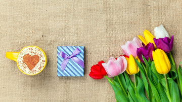 Картинка праздничные подарки+и+коробочки сердечко кофе бант подарок тюльпаны
