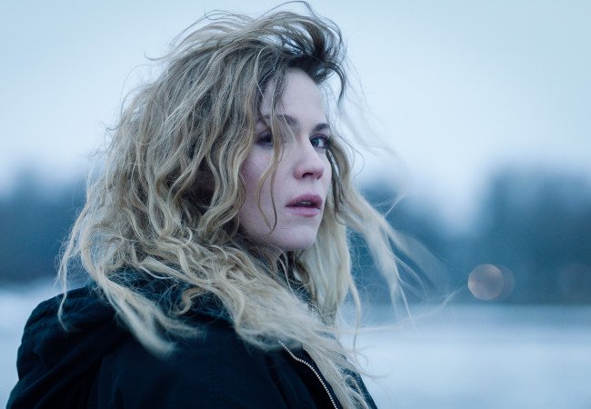 Обои картинки фото pihla viitala, девушки, -unsort , лица,  портреты, снег, куртка, блондинка, актриса, pihla, viitala