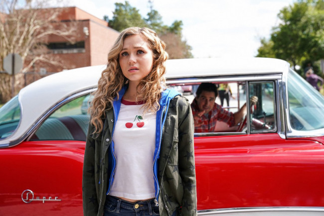 Обои картинки фото stargirl , сериал 2020 – , кино фильмы, stargirl, brec, bassinger, сериал, фантастика, фэнтези, боевик, драма, криминал, люк, уилсон