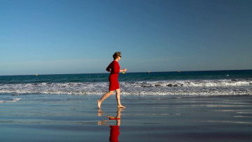 Картинка девушки -+брюнетки +шатенки шатенка очки платье берег море