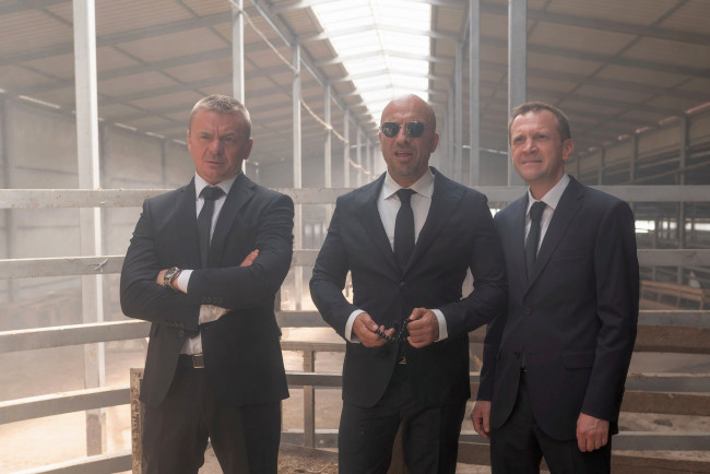 Обои картинки фото бумеранг ,  2021 , кино фильмы, бумеранг, кадры, из, фильма, комедия, криминал, дмитрий, нагиев, тимофей, трибунцев, владимир, сычев