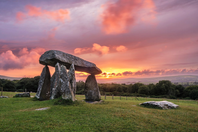 Обои картинки фото pentre ifan, wales, разное, рельефы,  статуи,  музейные экспонаты, pentre, ifan