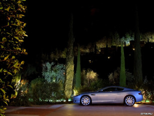 Картинка автомобили выставки уличные фото