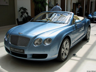 Картинка bentley continental gtc автомобили выставки уличные фото