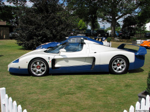 Картинка maserati mc12 автомобили выставки уличные фото