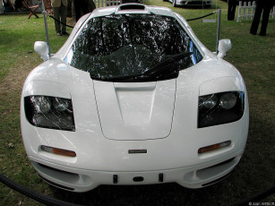 Картинка mclaren f1 автомобили выставки уличные фото