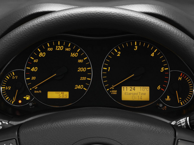 Обои картинки фото автомобили, спидометры, торпедо