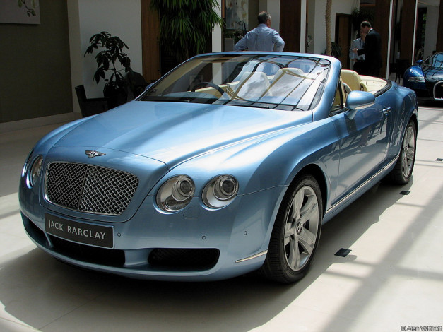 Обои картинки фото bentley, continental, gtc, автомобили, выставки, уличные, фото