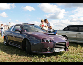 Картинка автомобили выставки уличные фото